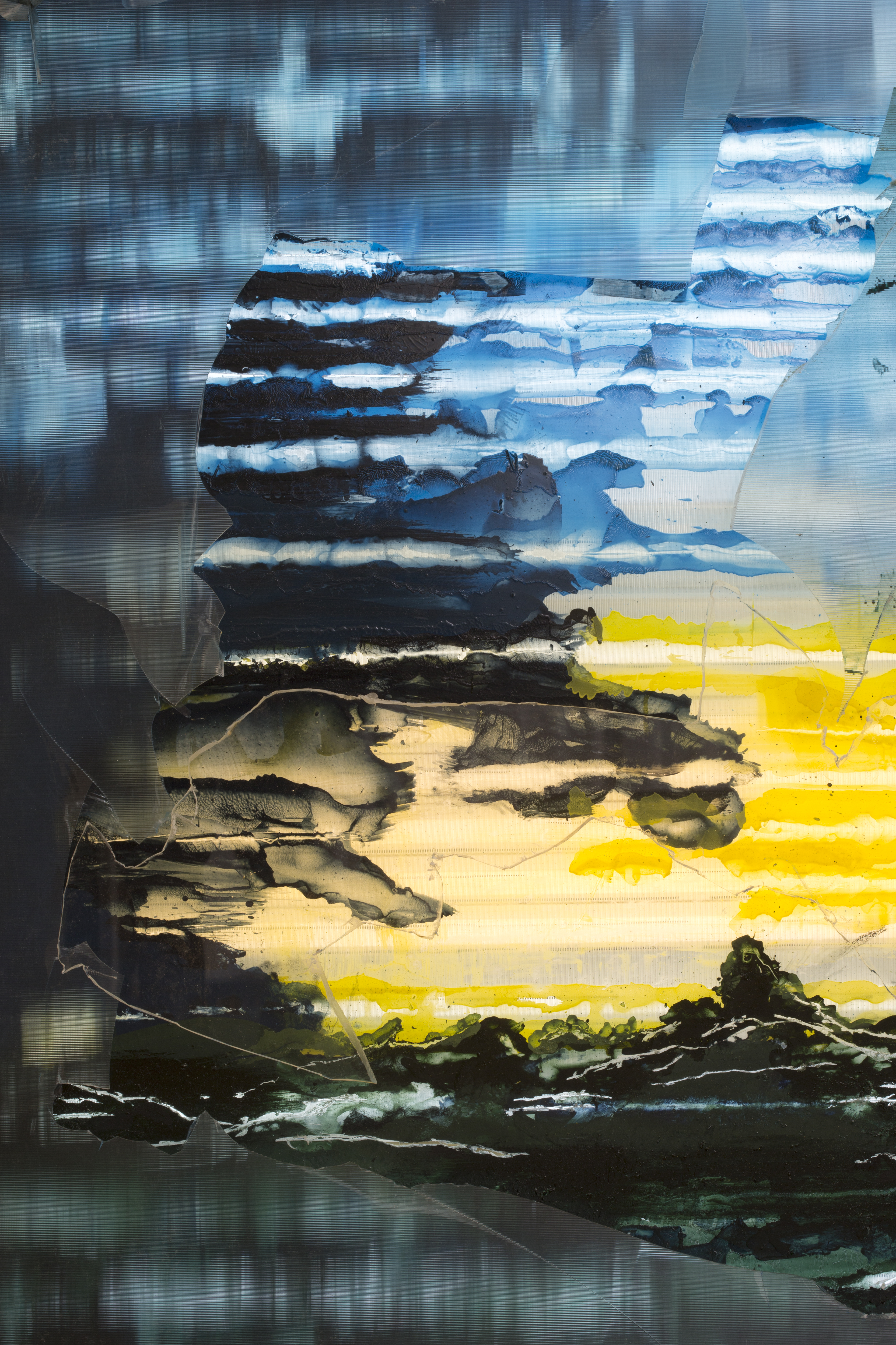 kunstwerk 'zeeverschijnsel' van Jop Vissers Vorstenboch: een tl-lichtbak met daarop in geel, blauw en zwart een abstract zeelandschap en deels gebroken plexiglas ervoor